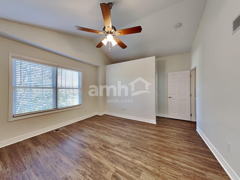 Building Photo - 302 Triple Crown Way