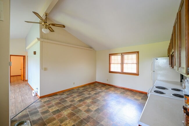 Building Photo - 4232 Chesser Rd