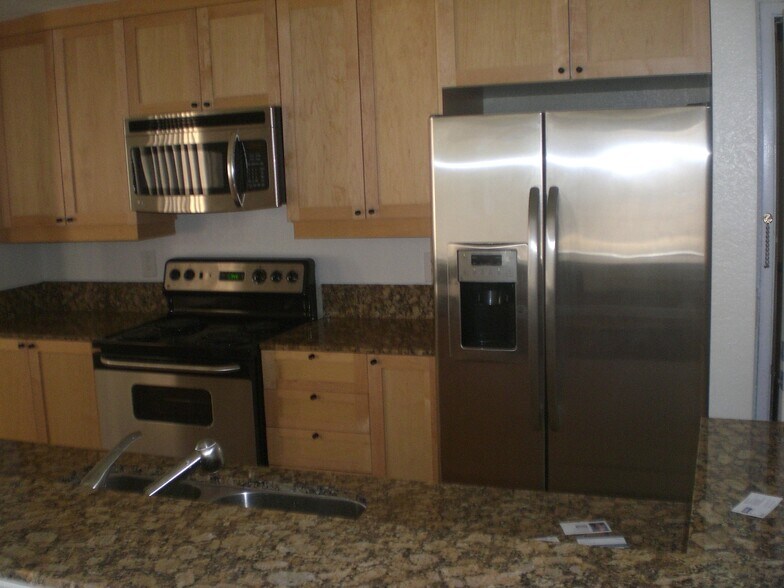 Building Photo - 3520 Lebon Dr