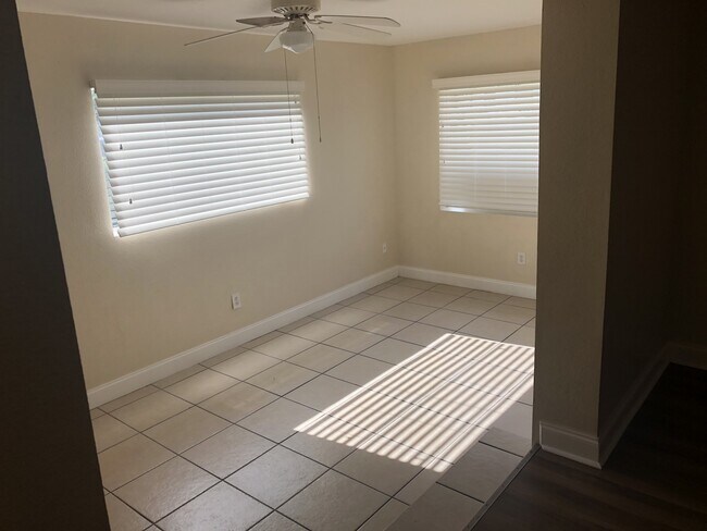 Building Photo - Old West Tampa 4 bedroom Ranch