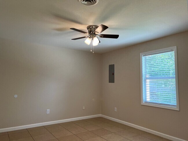 Building Photo - Cedar Grove B