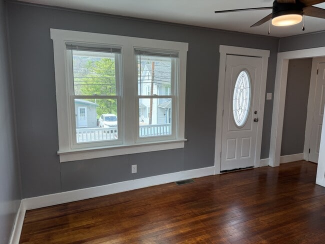 Building Photo - 926 W Water St