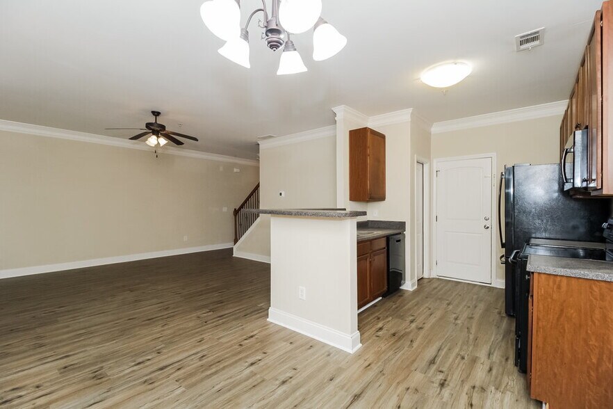 Building Photo - 210 Ranier Ct.