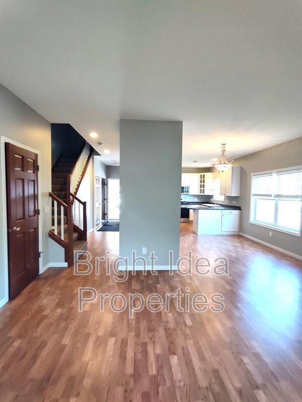 Building Photo - 5948 Oakgreen Ave N