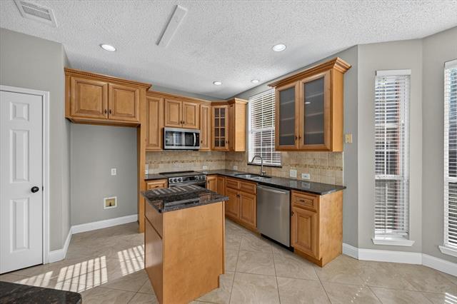 Building Photo - 11613 Alexandria Dr