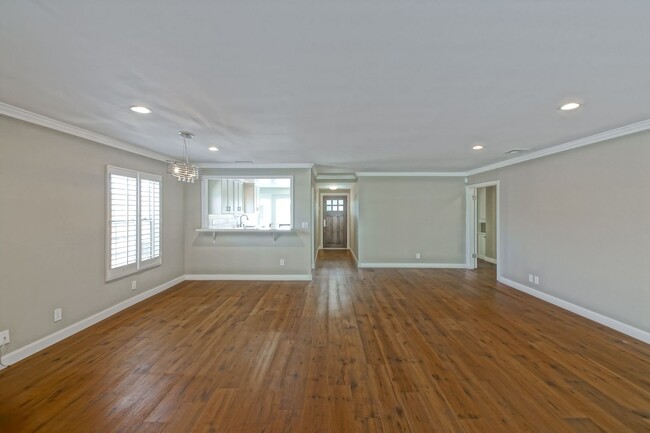 Building Photo - REMODELED, BRIGHT & AIRY, 4BR3BA HOME W/ G...