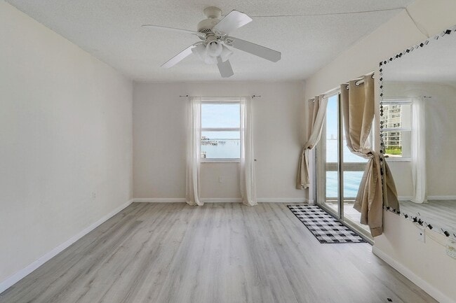 Building Photo - 410 Wilma Cir