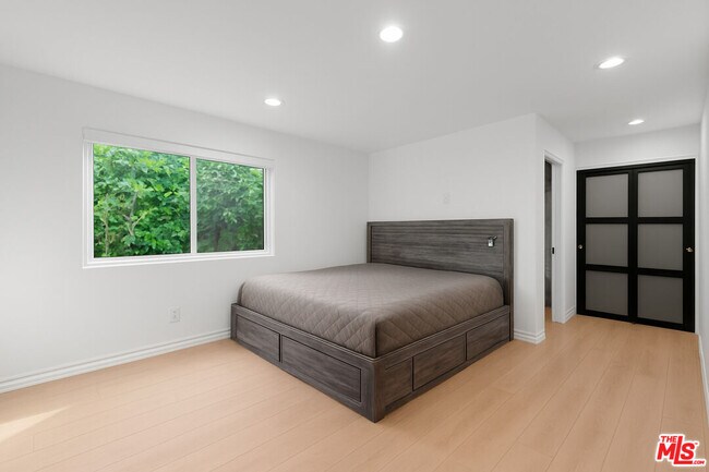 Building Photo - 3677 Eddingham Ave