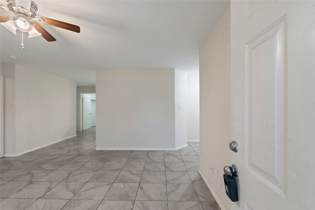 Building Photo - 12502 Hackberry Dr