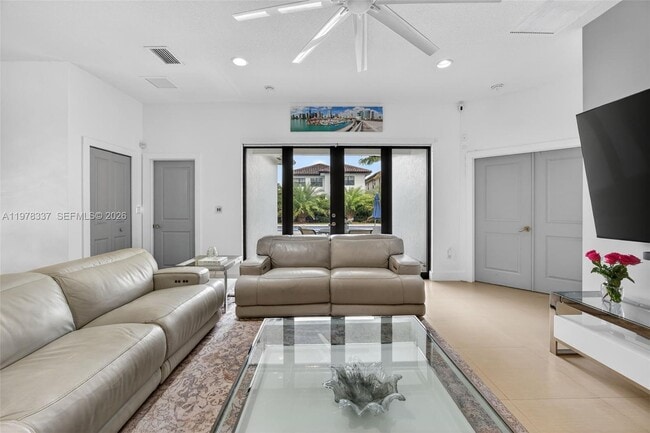 Building Photo - 14541 SW 16th St