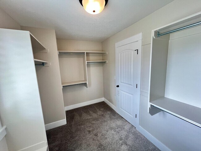 Building Photo - 564 Spring Meadow Ln