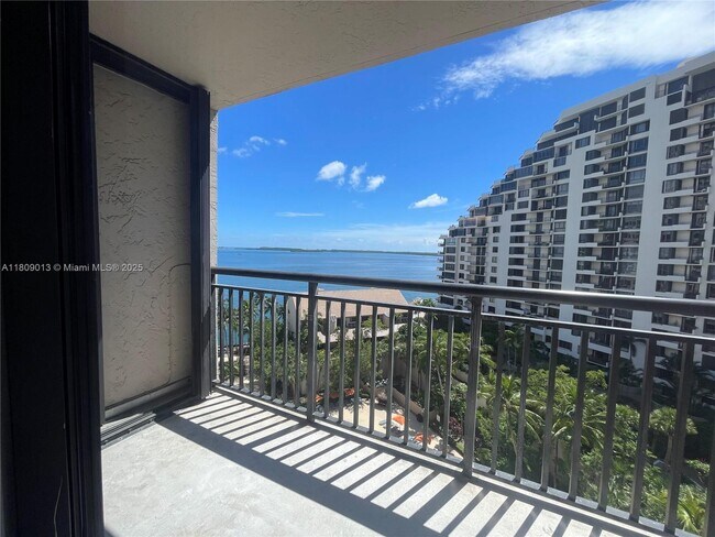 Building Photo - 540 Brickell Key Dr