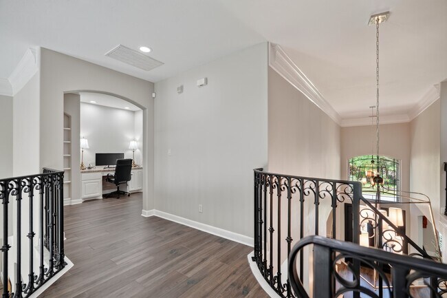 Building Photo - 110 S Veilwood Cir