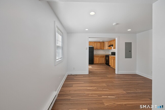 Building Photo - 14 Center Ave