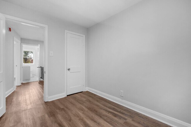 Building Photo - 3912 Mortimer Ave