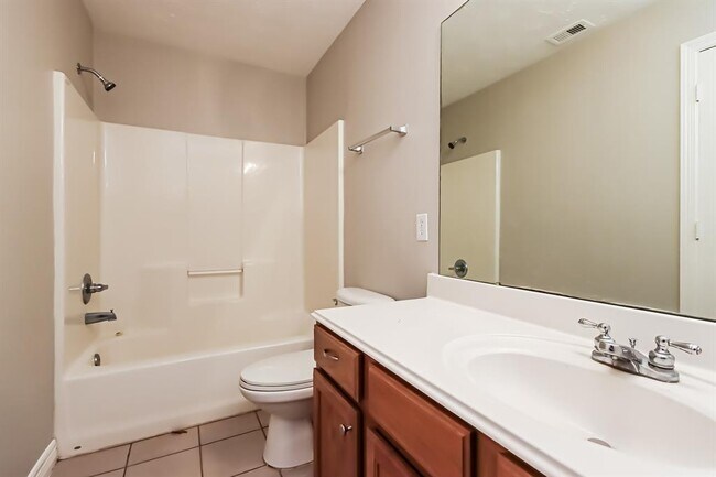 Building Photo - 15114 Diamond Way