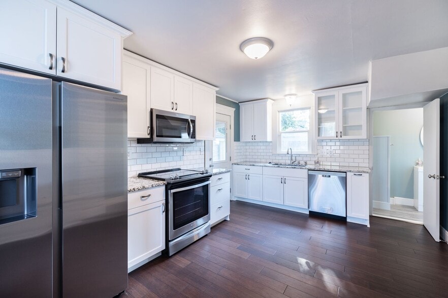 Building Photo - Cute Downtown 2 Bedroom House with Garage & Fenced Yard - Dogs Welcome