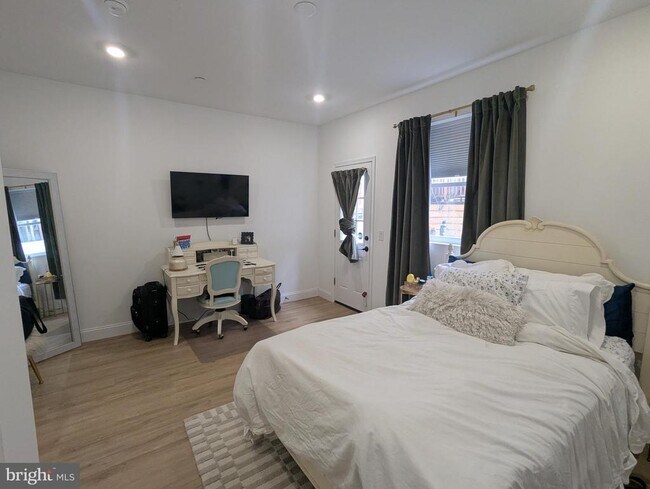 Building Photo - 2050 Fairmount Ave