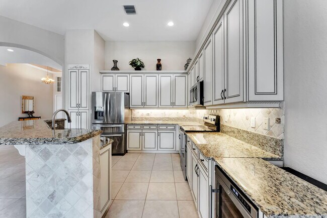 Building Photo - 8345 Pine Ln