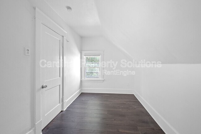 Building Photo - 5622 Prentice St