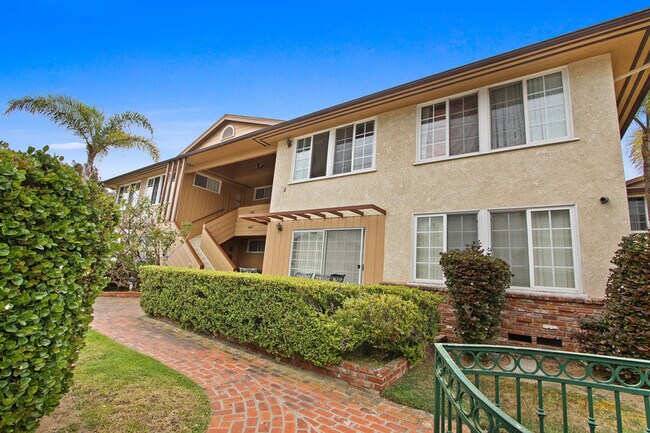 Building Photo - 6656–6670 W 86th Pl Los Angeles, CA 90045