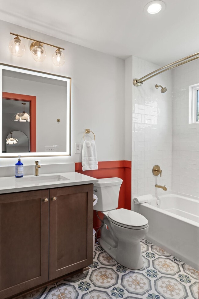 Building Photo - 1315 16th Ave S