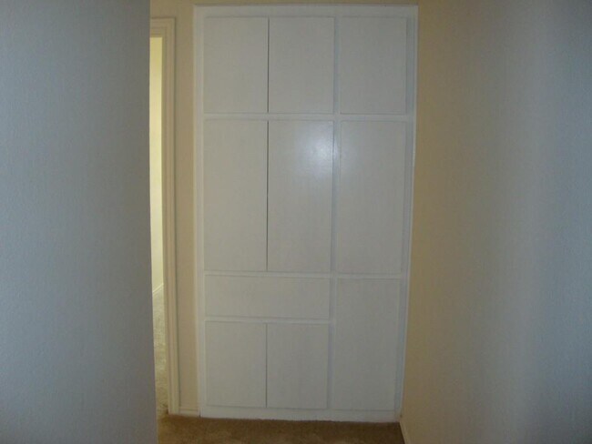 Building Photo - 1007 Black Locust Drive West