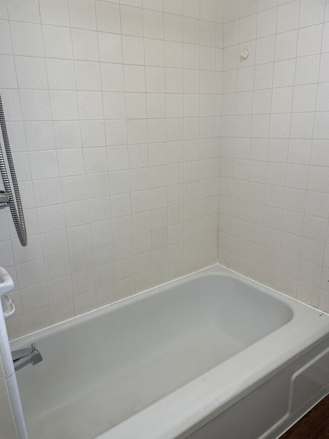 Building Photo - Aiea  - 4 Bedroom/2 Bath/1 Prkg - $2,800