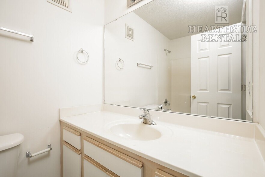 Building Photo - 330 Brownlea Dr