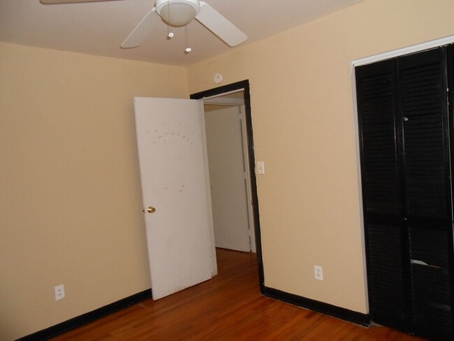 Building Photo - 1606 Airport Dr