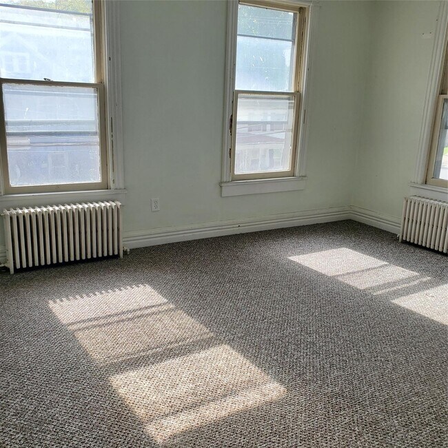 Building Photo - 111 Vineyard Ave