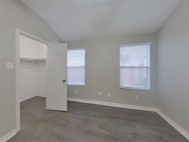 Building Photo - 1043 Somercotes Ln