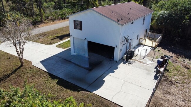 Building Photo - 2021 Wells Ave