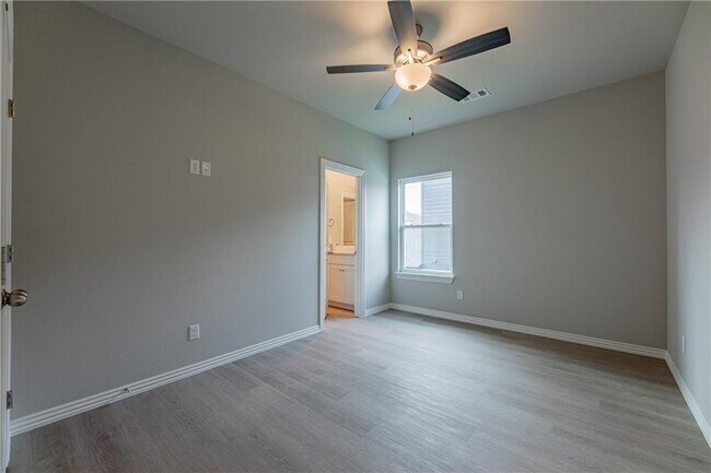 Building Photo - 1504 SW Casuarina Dr