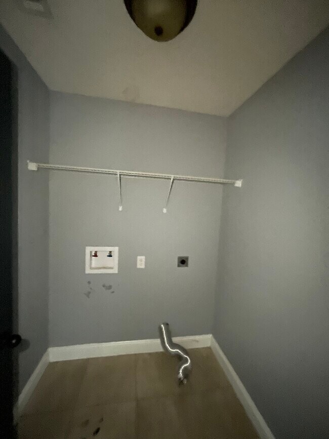 Building Photo - 3931 Karaline Cir