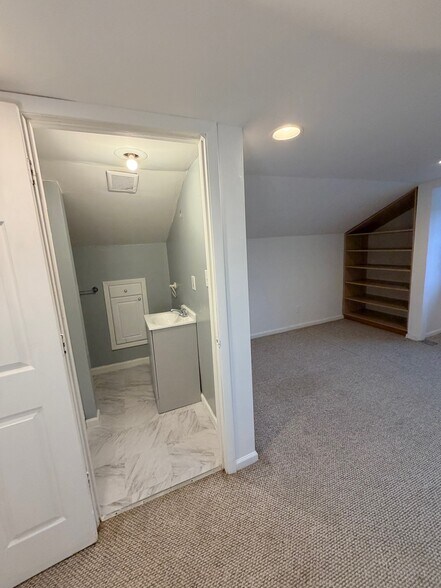 Building Photo - 131 Pine St