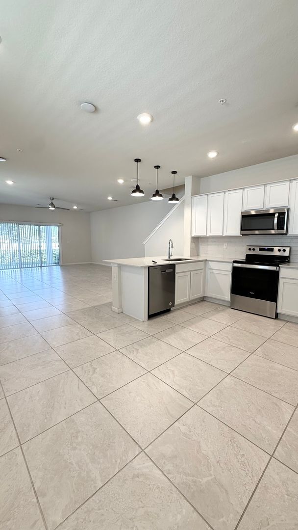 Building Photo - Grayson Square