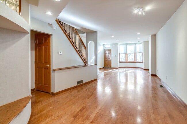 Building Photo - Spacious Three Bedroom Graduate Hospital Home w/ Roof Deck!