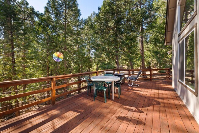 Building Photo - Fully Furnished 3 Bedroom Retreat in the Pines – Flexible 3–12 Month Lease