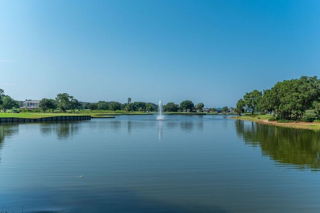 Building Photo - Gorgeous Regatta Bay 3 Bedroom Townhouse!