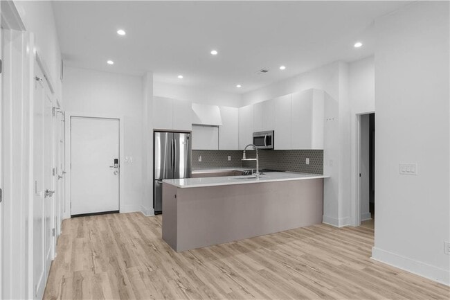 Building Photo - 1155 Custer Ave SE