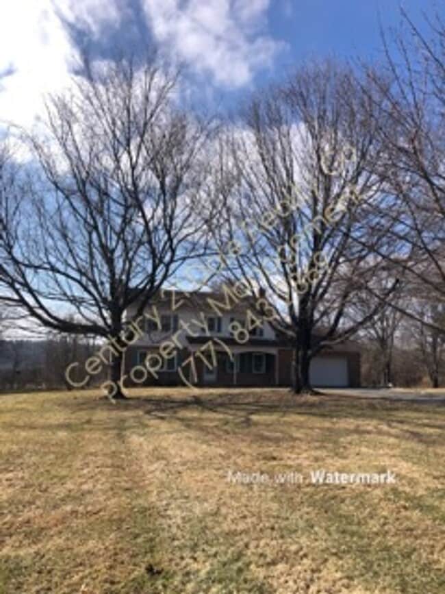 Building Photo - Very Large 3 BR House in North Eastern School District