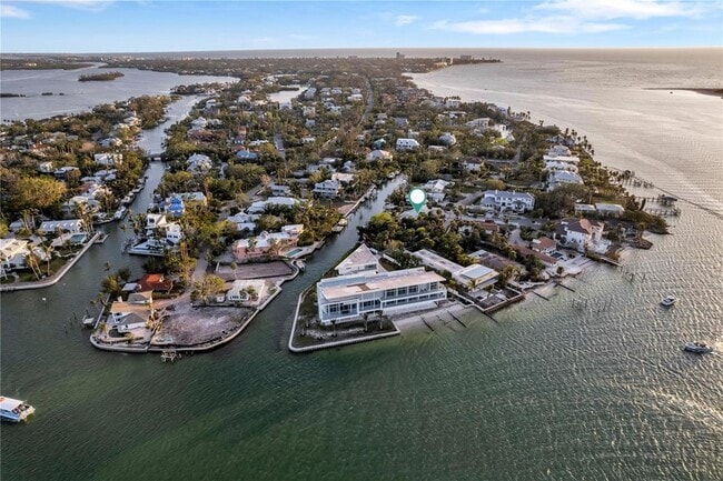 Building Photo - 31 Lands End Ln