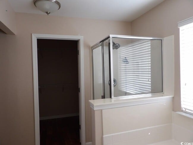 Building Photo - 188 Devonbrook Pl