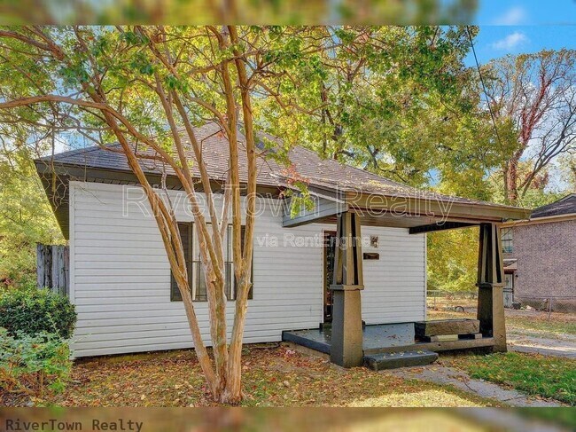 Building Photo - 439 Simpson Ave