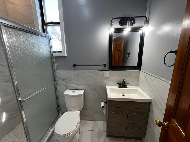 Bathroom 1 - 21 Sherman Pl