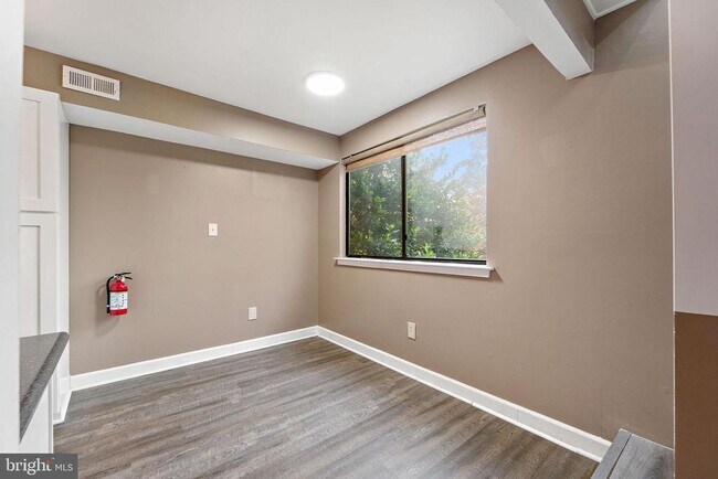 Building Photo - 1512 Roberts Way