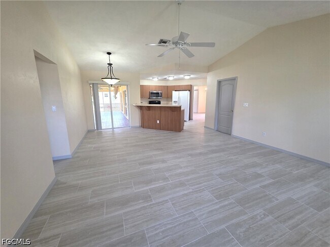 Building Photo - 4614 SW 9th Pl