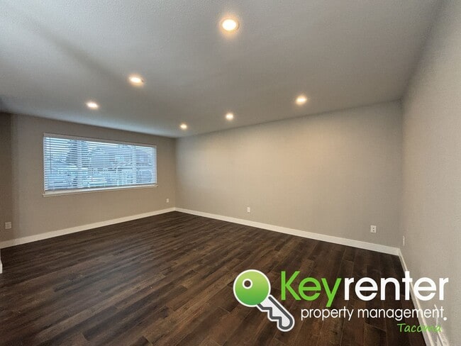 Building Photo - Newly Remodeled 3 Bedroom Home for Rent in Tacoma with Backyard and Garage!