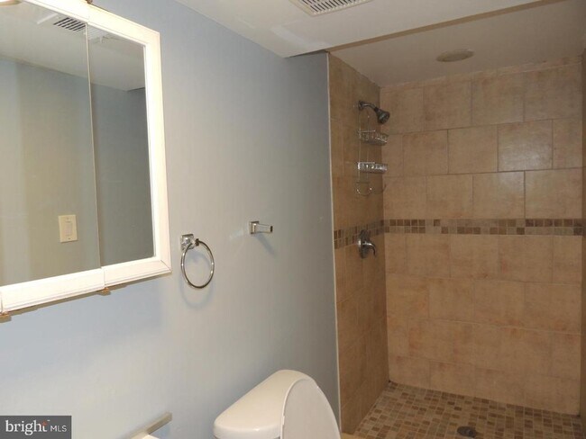 Building Photo - 2915 Pheasant Ln